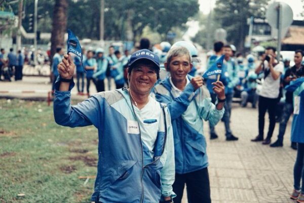 Uber rút khỏi thị trường Việt Nam nhiều khách tây ngỡ ngàng